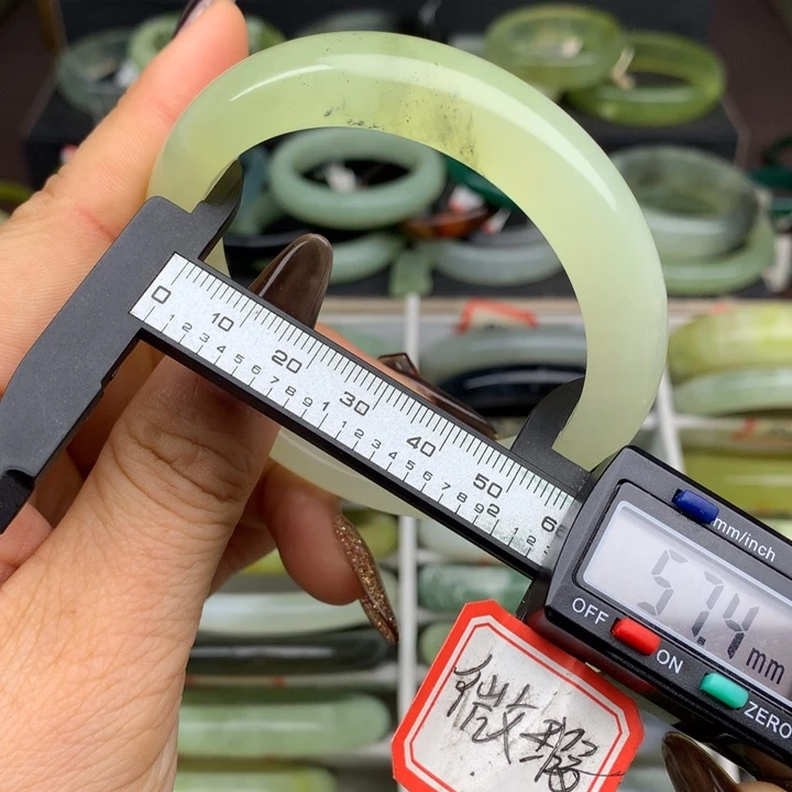 蛇纹石玉未镶嵌手镯884