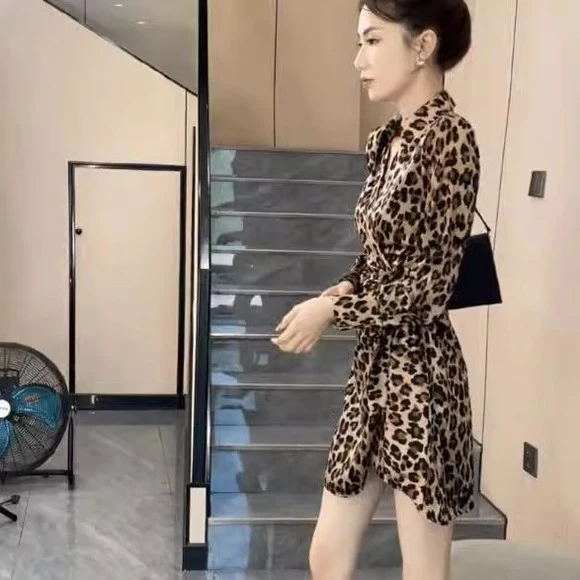 御姐范轻熟风时尚豹纹连衣裙衬衫裙2025早秋新款气质显瘦潮流系带