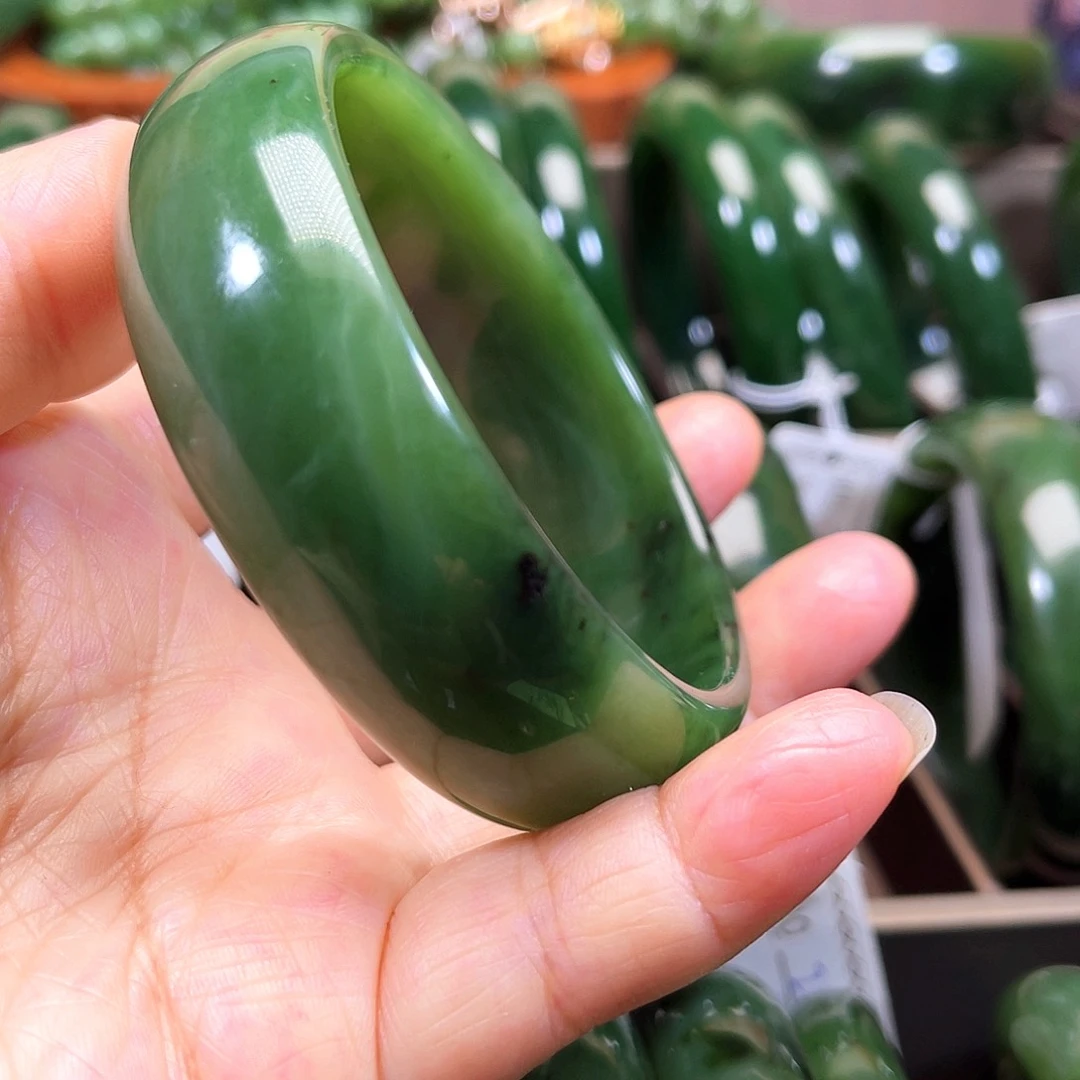 和田玉（碧玉）未镶嵌手镯