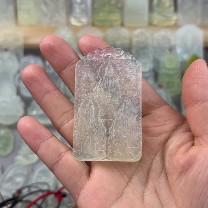 鱼***门蛇纹石玉未镶嵌颈饰三清