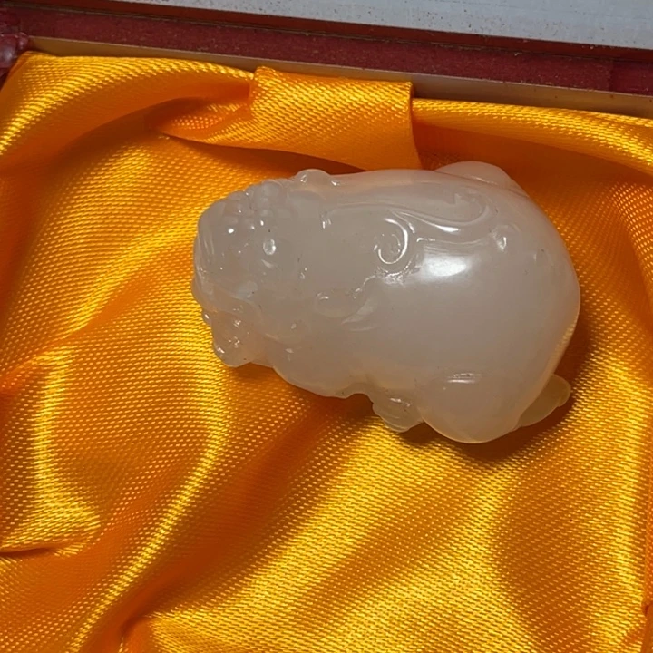 ：***嘉颈饰未镶嵌石英质玉