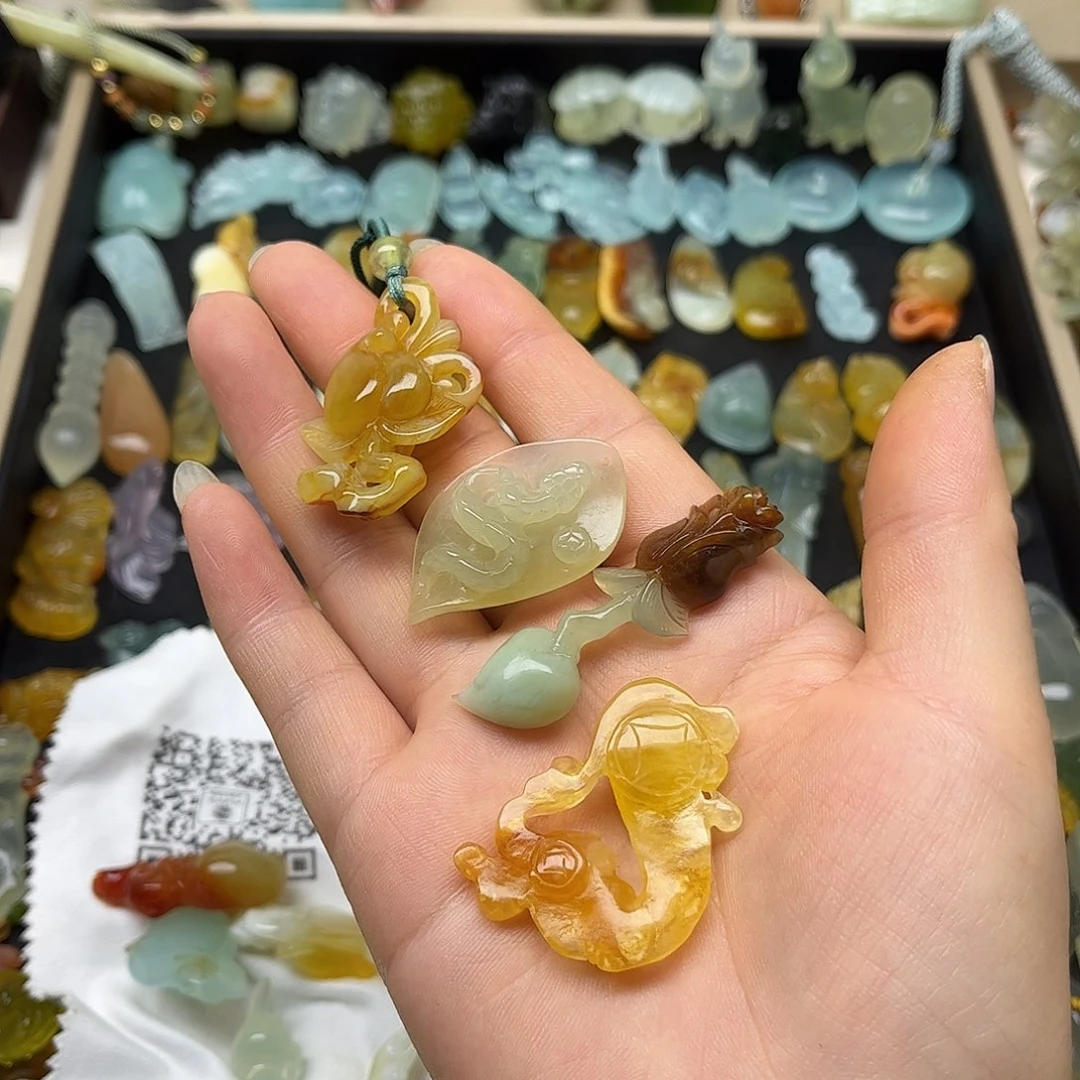 璐***蛇纹石玉未镶嵌岫玉挂坠