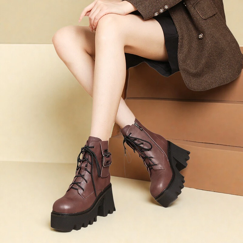 9.5cm设计感坡跟短靴女2025款真皮厚底增高侧拉链街头骑士机车靴