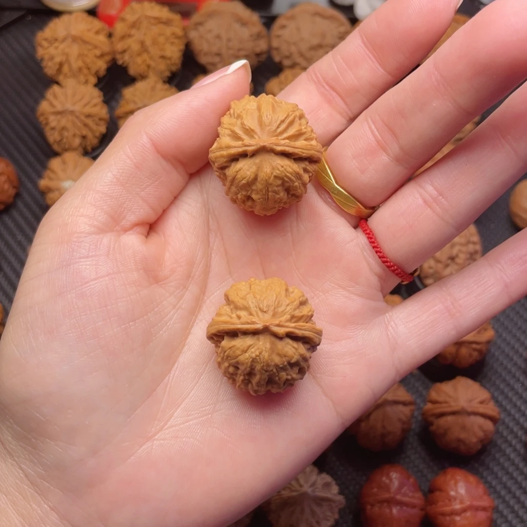 文玩核桃把件绣球