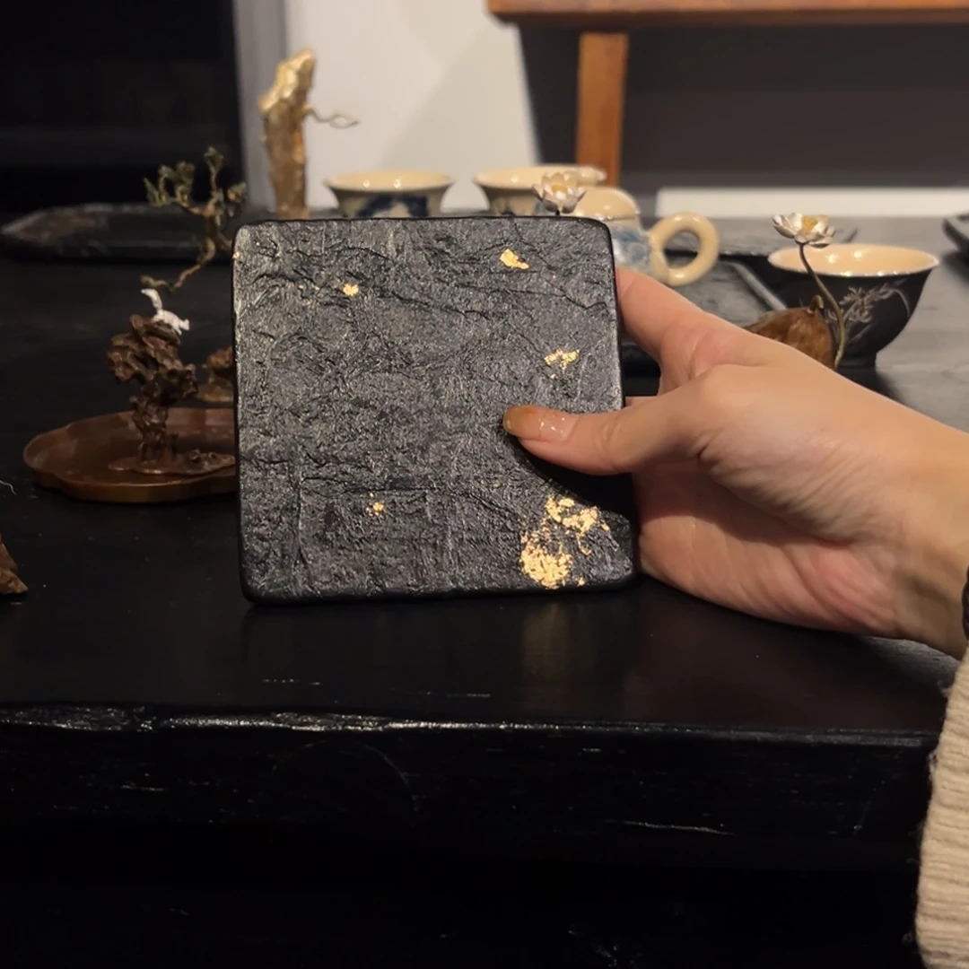 瓷片陶瓷。      陶瓷。