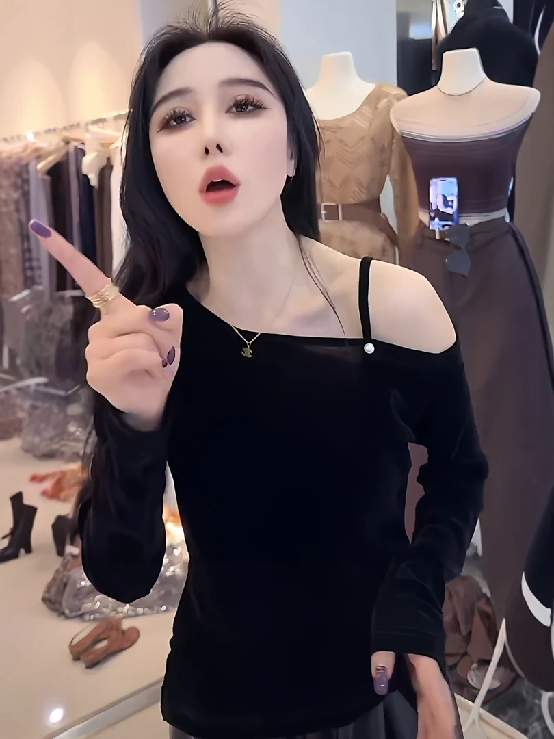 丝绒露肩打底衫女2025年秋冬新款气质百搭洋气减龄不规则开叉上衣