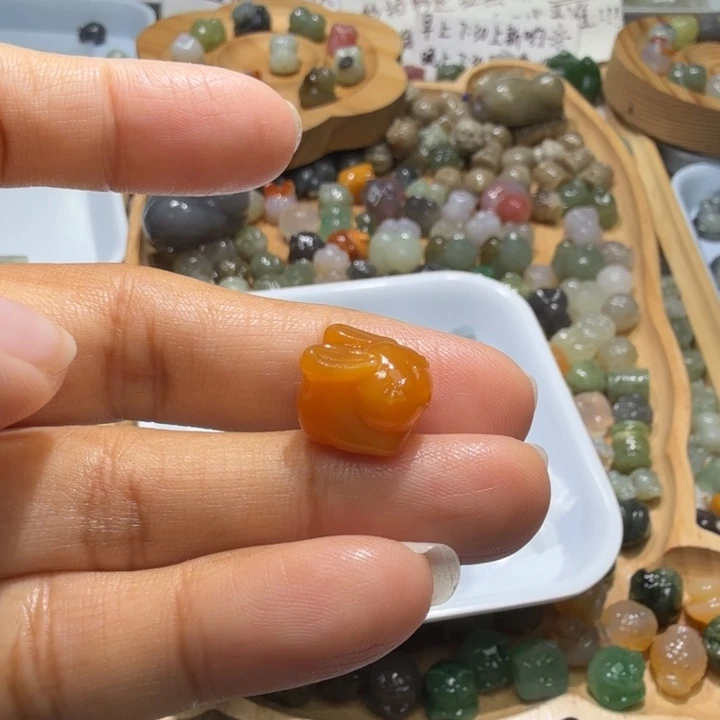 j***y和田玉未镶嵌珠宝半成品
