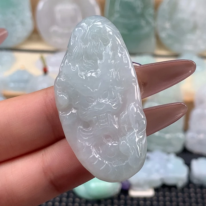 颈饰未镶嵌翡翠龙牌