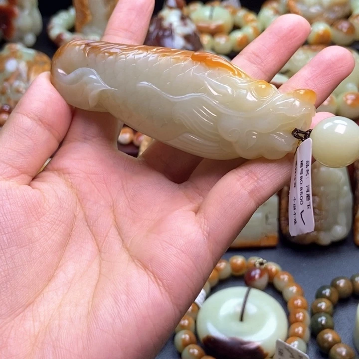 休***逛岫岩河磨玉（透闪石质玉）未镶嵌把件