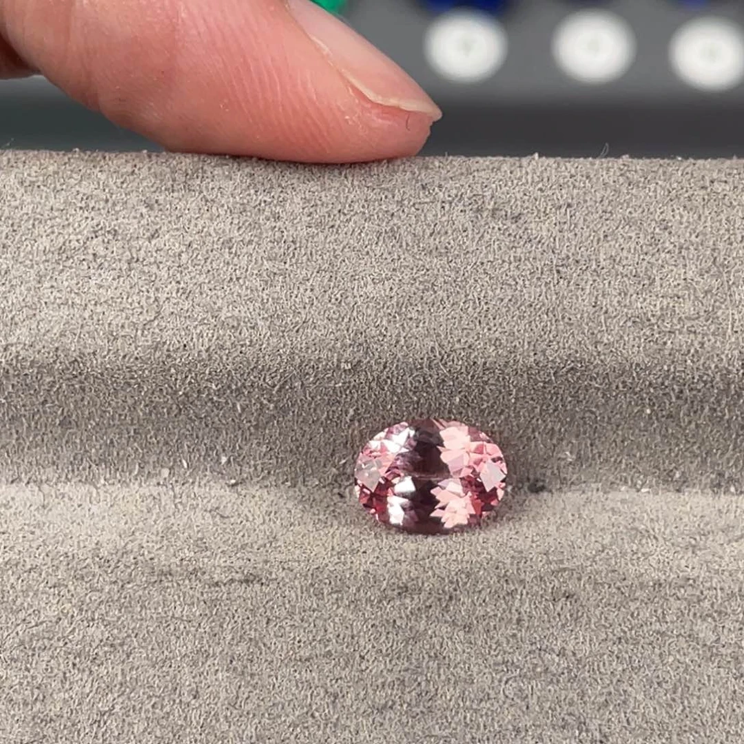 合成（培育）蓝宝石裸石未镶嵌u**.1.62ct