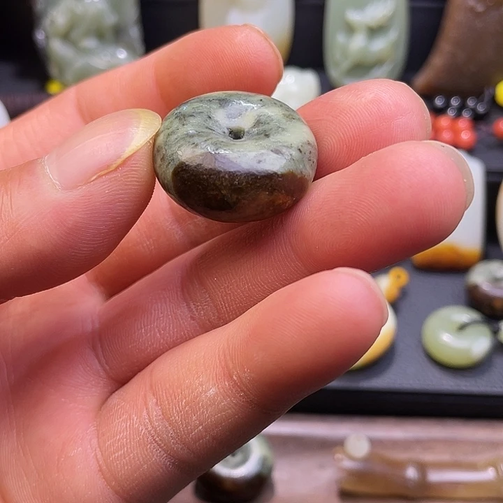 岫岩河磨玉（透闪石质玉）未镶嵌颈饰