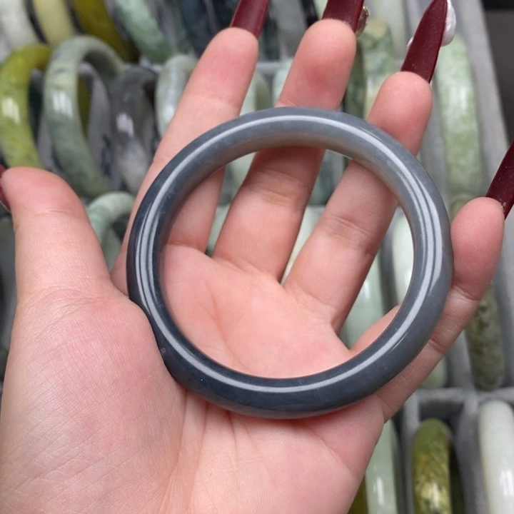 蛇纹石玉手镯未镶嵌400