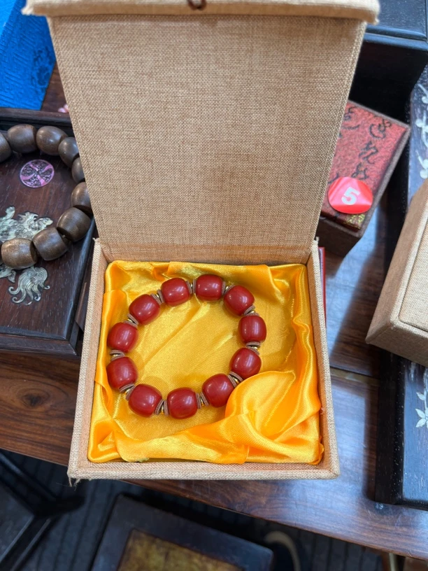 红姑娘圆珠带礼盒