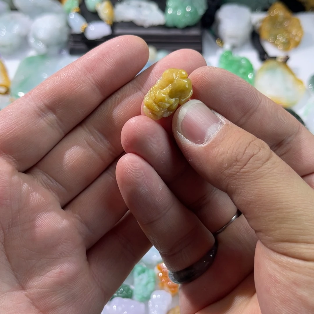 翡翠颈饰未镶嵌天然