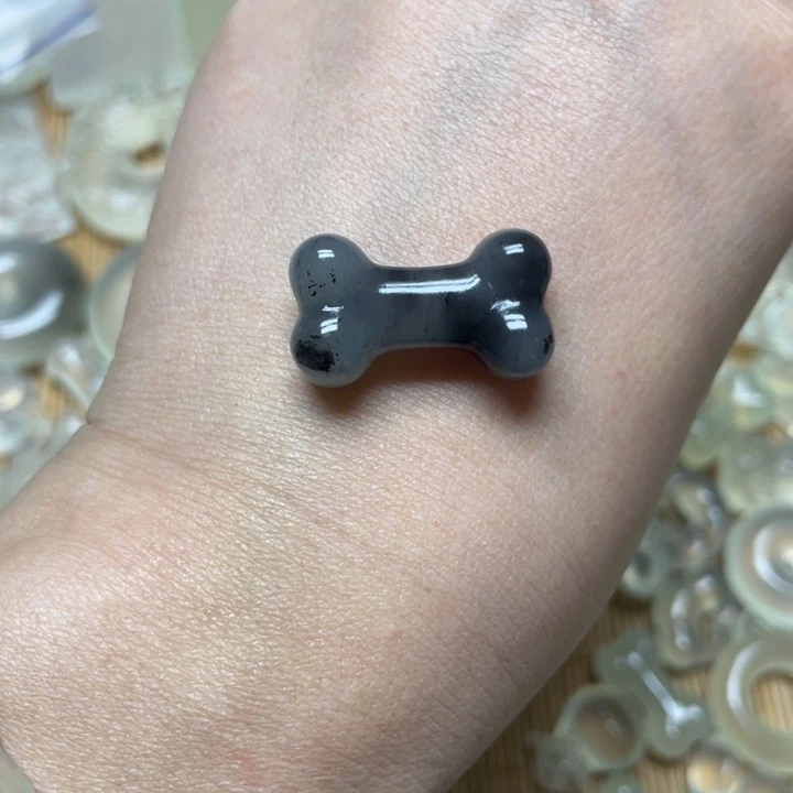 蛇纹石玉颈饰未镶嵌梁*？