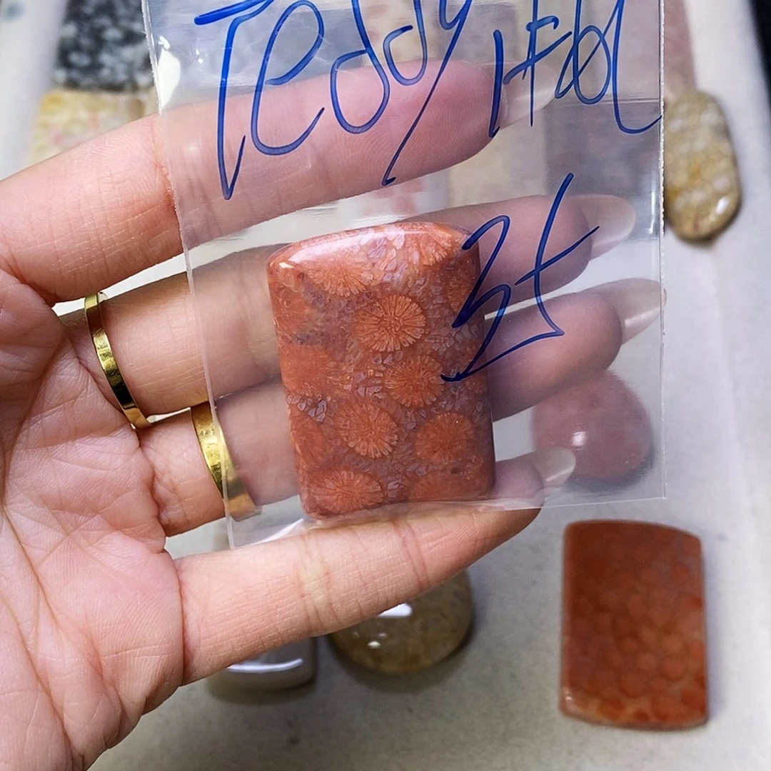 合金颈饰硅化玉T***y