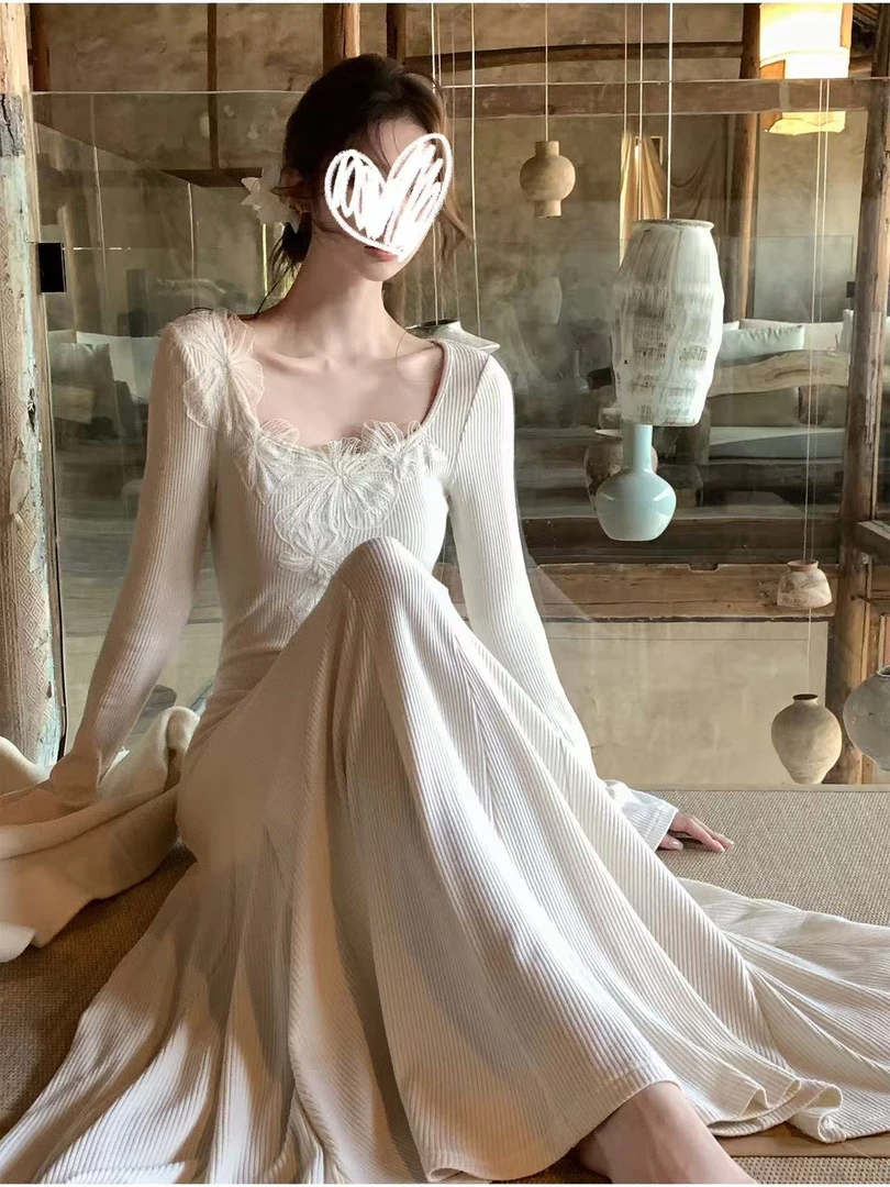 法式复古刺绣针织长裙女秋冬温柔风收腰显瘦气质长款连衣裙蕾丝