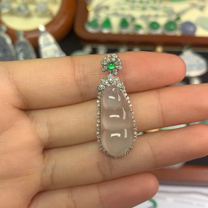 翡翠18K金镶嵌颈饰翡翠
