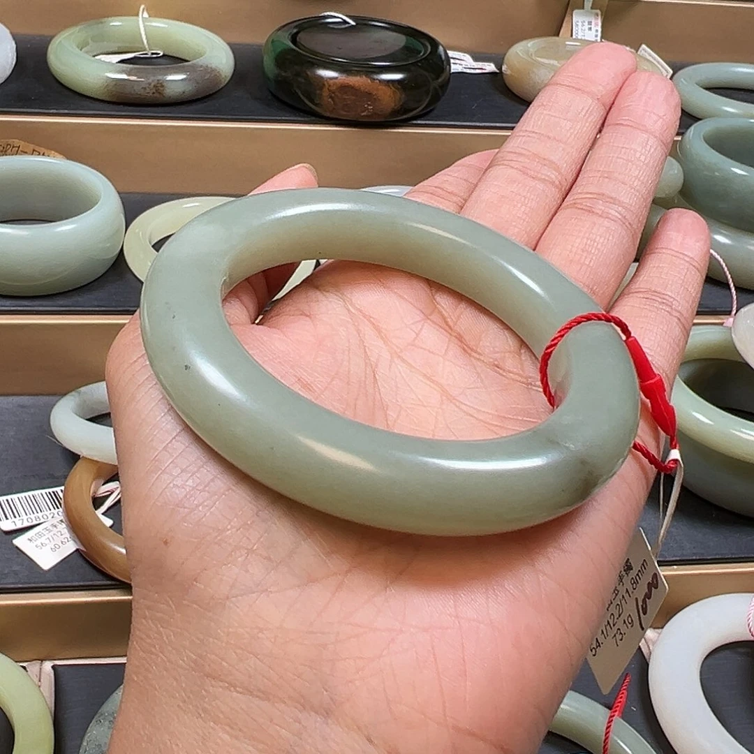 和田玉未镶嵌手镯