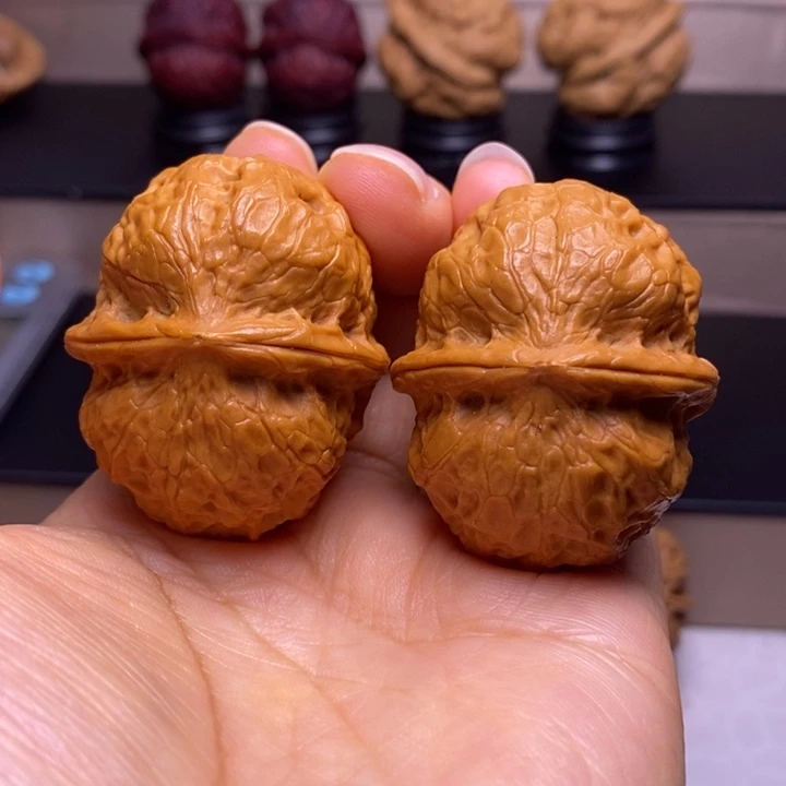 文玩核桃把件粗筋玉罗汉42