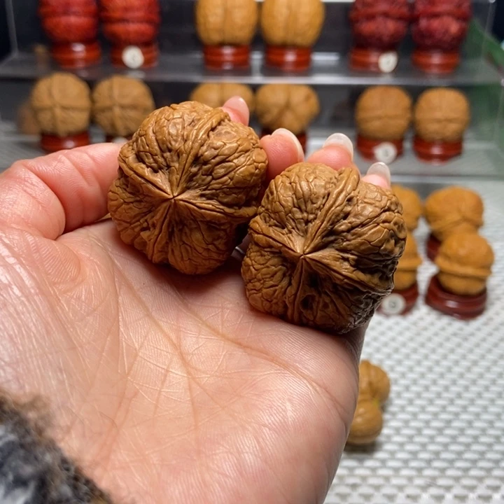 文玩核桃把件18木纹四棱