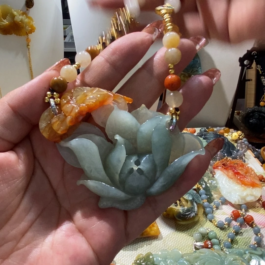 蛇纹石玉未镶嵌颈饰