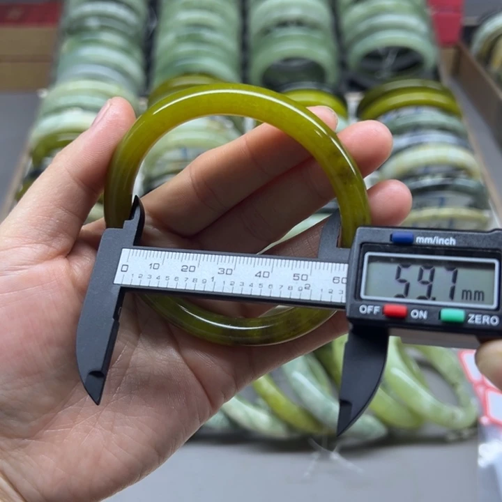 蛇纹石玉未镶嵌手镯23