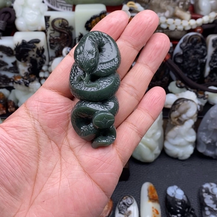 和田玉未镶嵌颈饰