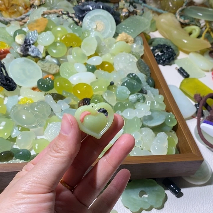 蛇纹石玉合金颈饰