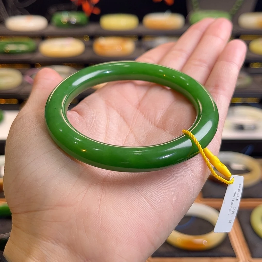 和田玉未镶嵌手镯辣阳绿老料