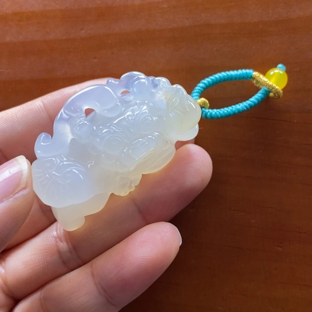 石英质玉（黄龙玉）未镶嵌颈饰