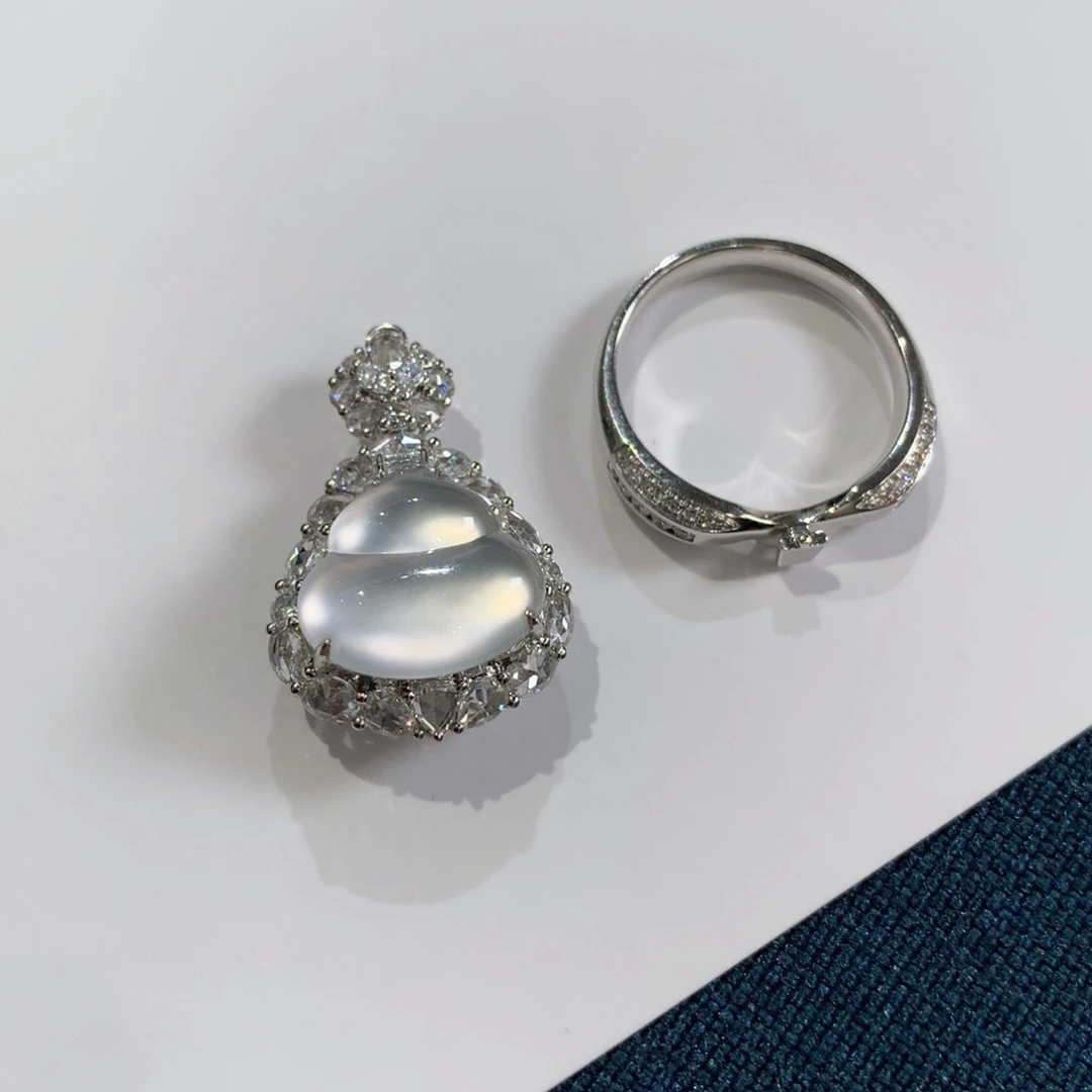 颈饰18K金镶嵌翡翠戒指吊坠两用葫芦