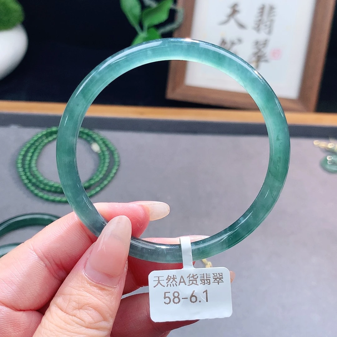 翡翠手镯（圆镯）未镶嵌
