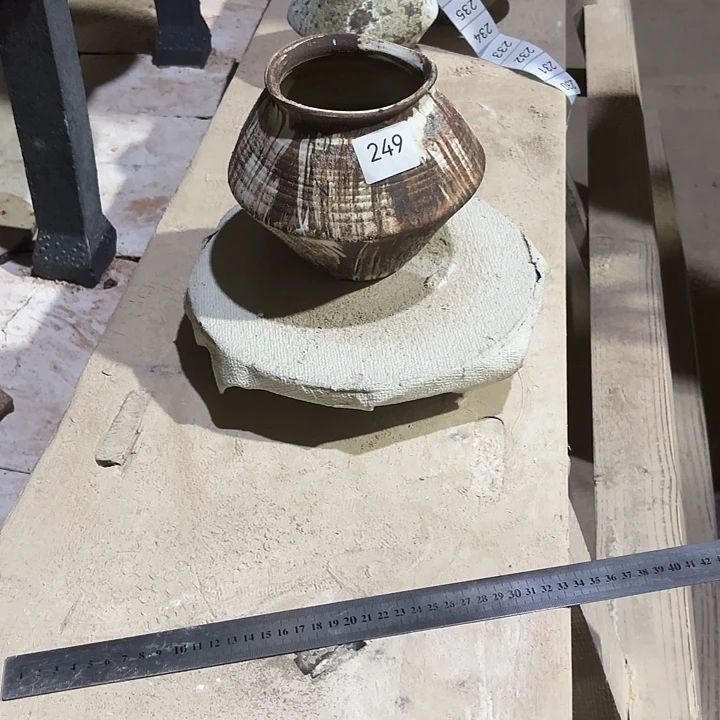 陶摆件高16，口9，有孔，249