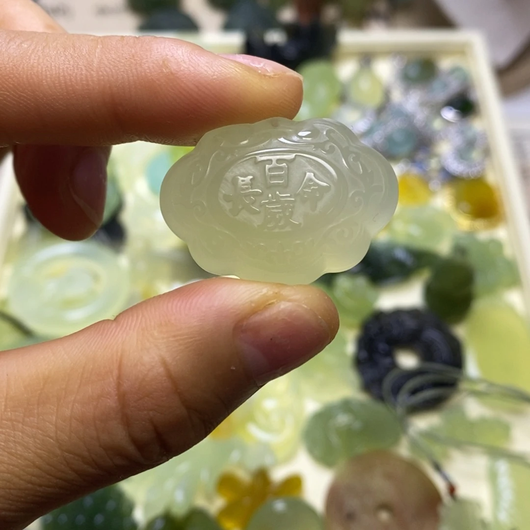 未镶嵌蛇纹石玉颈饰