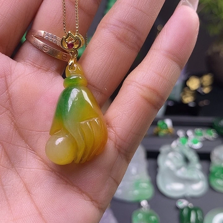 翡翠未镶嵌吊坠(赠链)