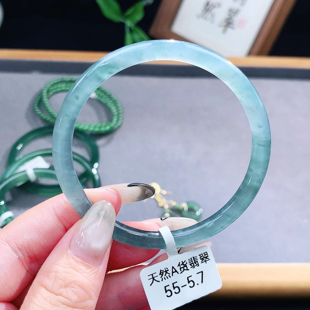 翡翠手镯（圆镯）未镶嵌