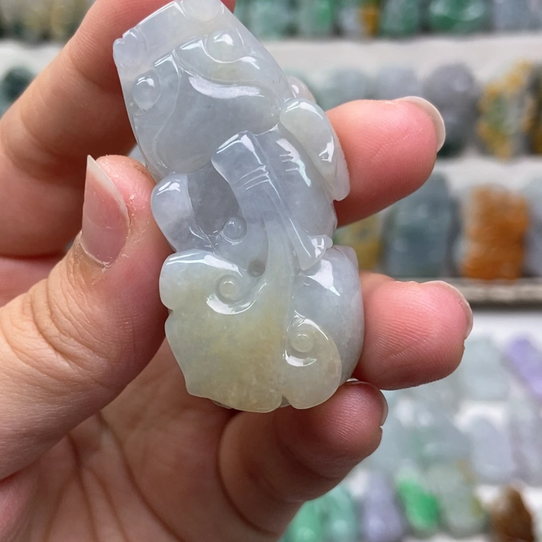 翡翠未镶嵌吊坠(赠链)