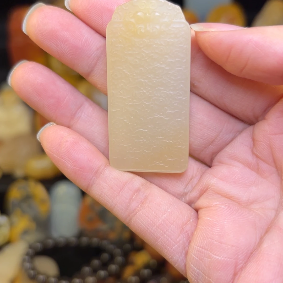 光***叔石英质玉未镶嵌黄蜡石吊坠