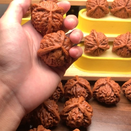 灰***己吊坠文玩核桃核桃