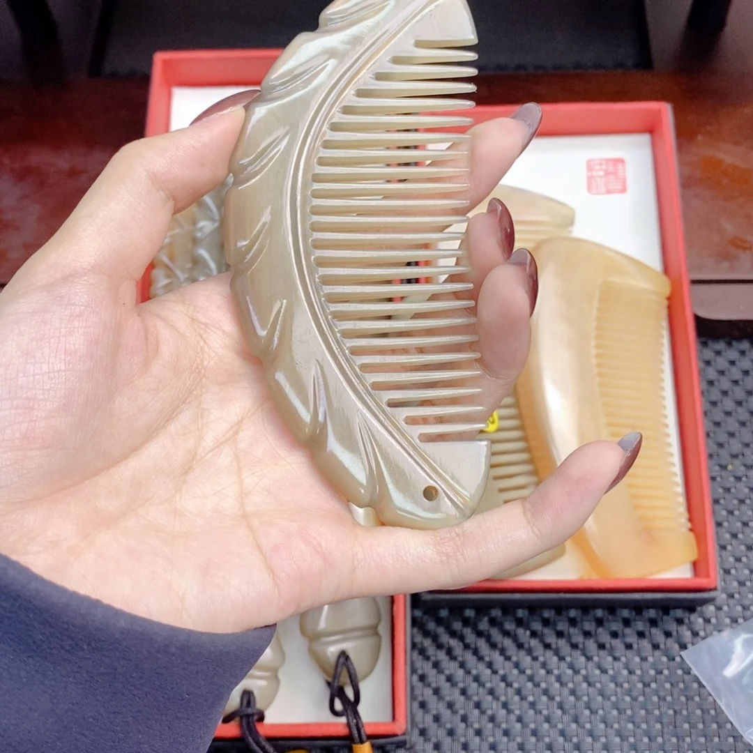 纯手工制作纯牛角梳子