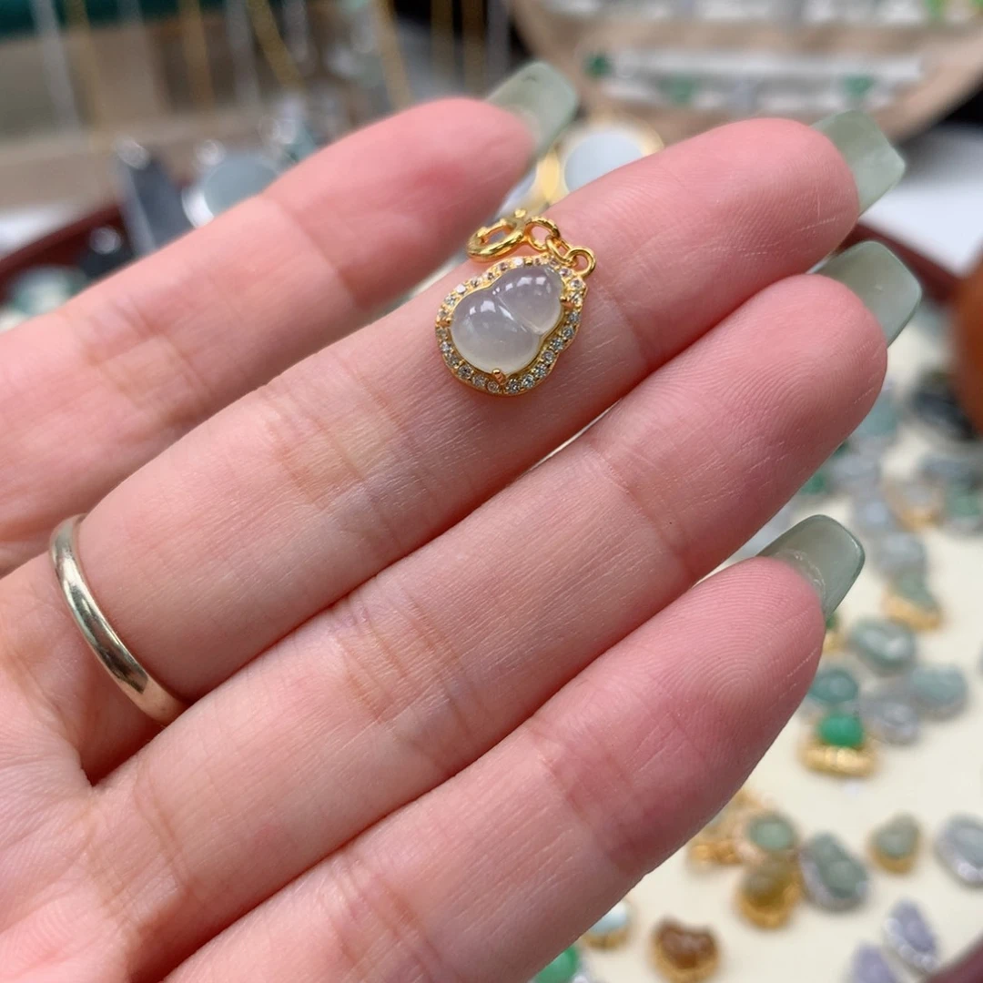 颈饰银S925镶嵌翡翠葫芦