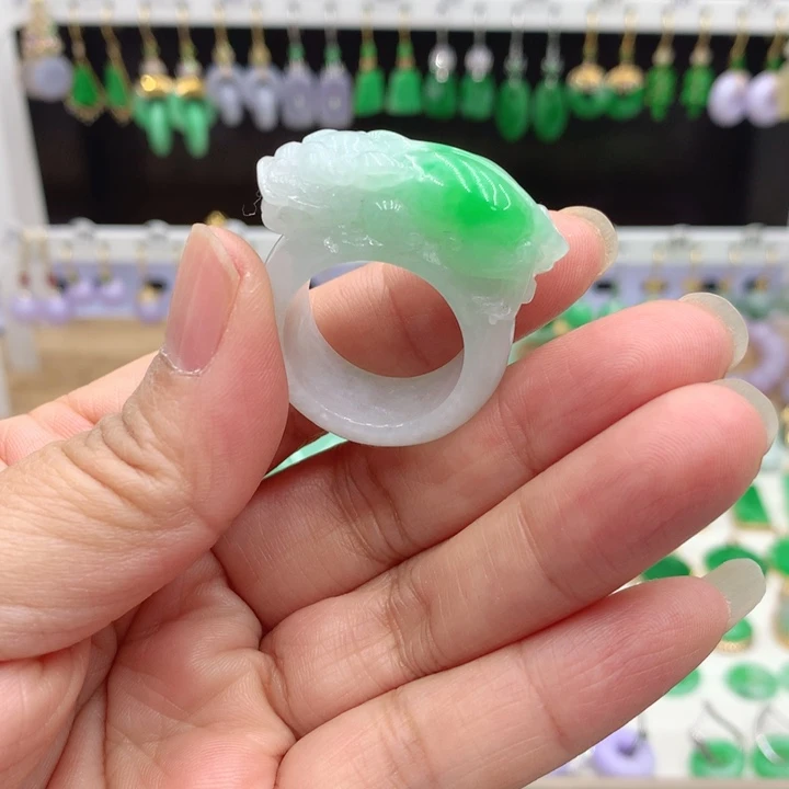 世***关翡翠未镶嵌戒圈的