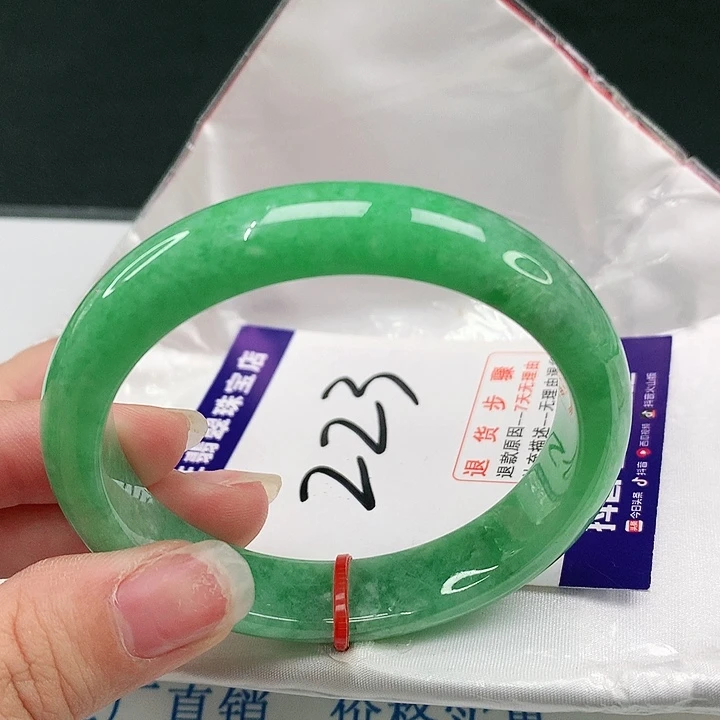 翡翠手镯未镶嵌翡翠