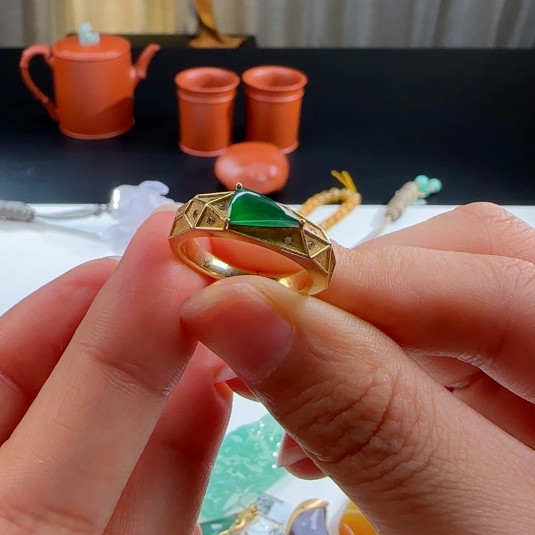 颈饰18K金镶嵌翡翠橦