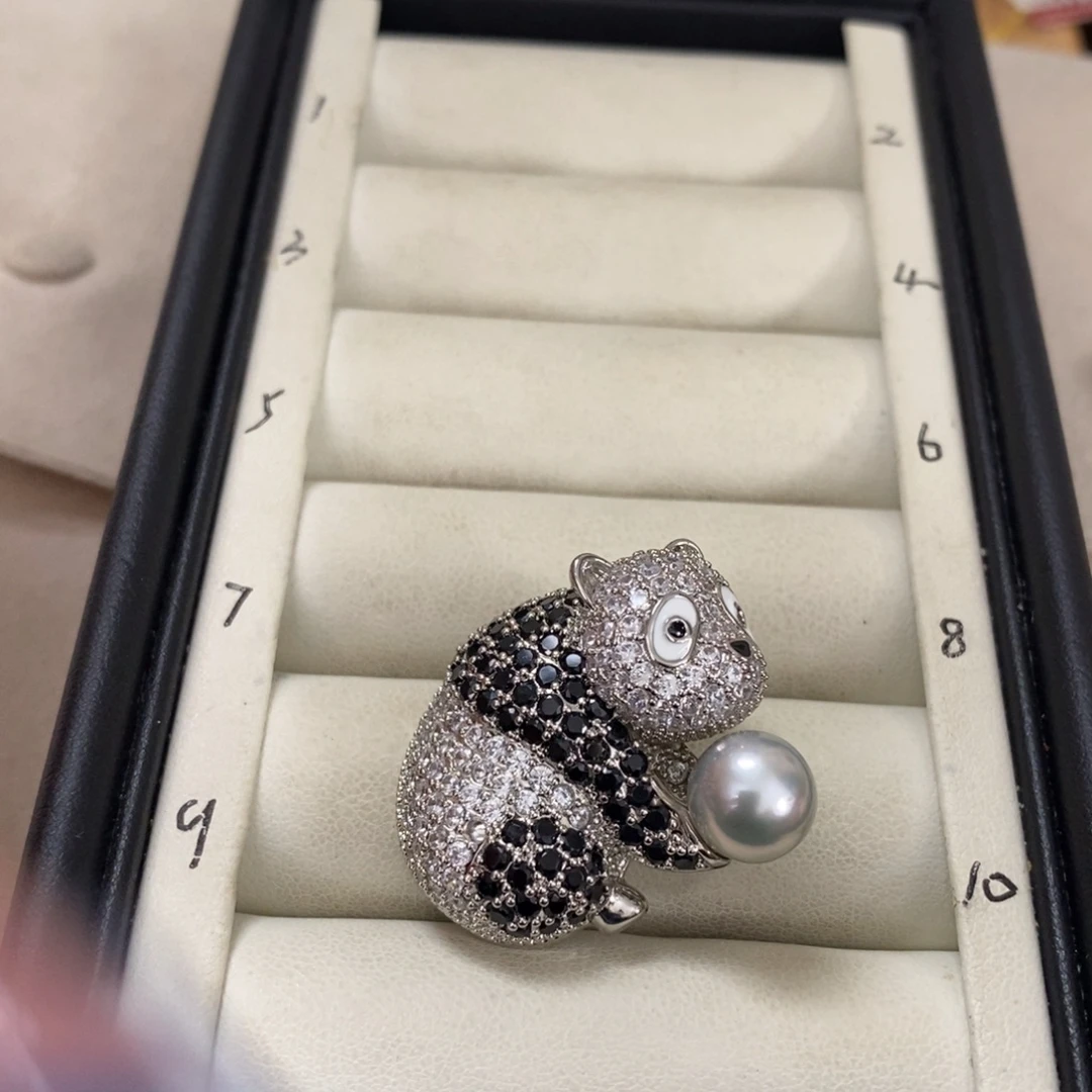 海水珍珠合金胸饰