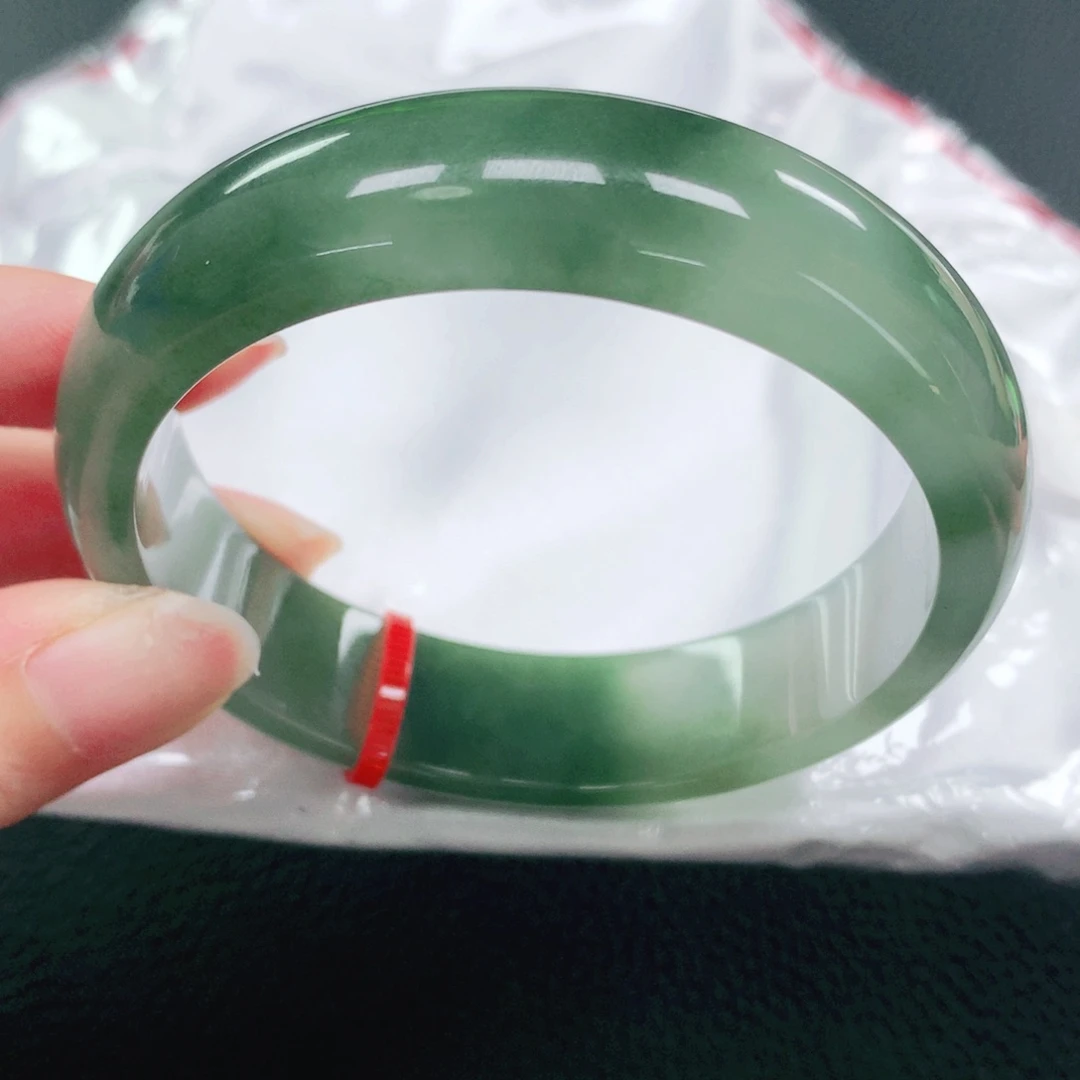 翡翠手镯未镶嵌56圈