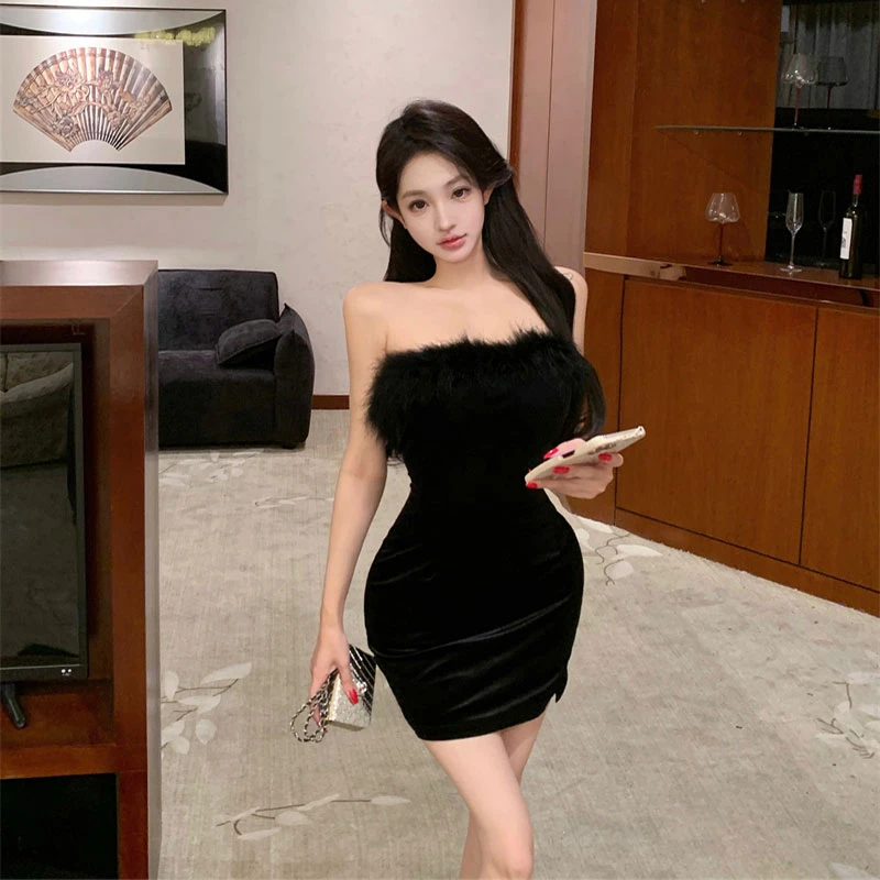 曜夜黑天鹅 2025秋季新款纯欲辣妹风修身丝绒抹胸裙连衣裙小黑裙
