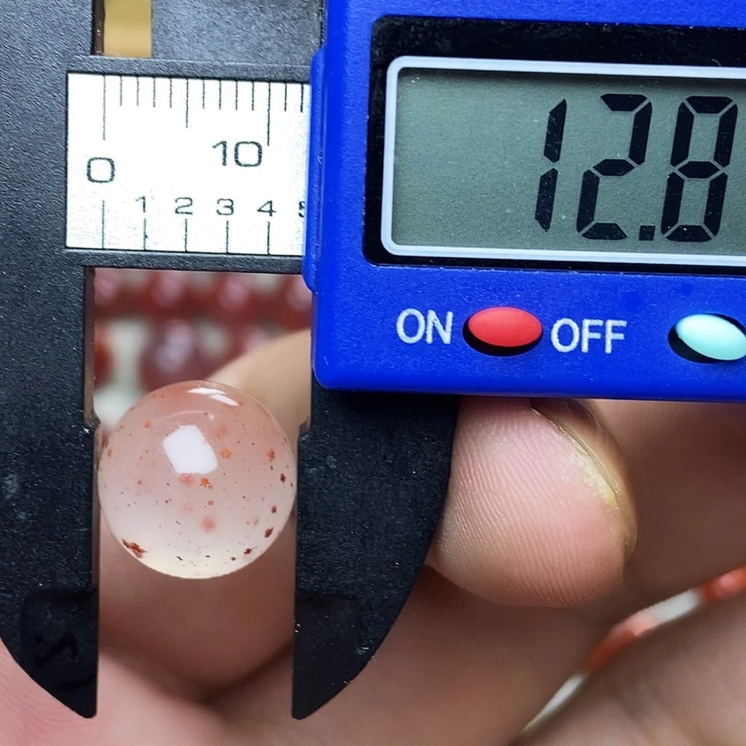 南红玛瑙未镶嵌配饰有瑕疵