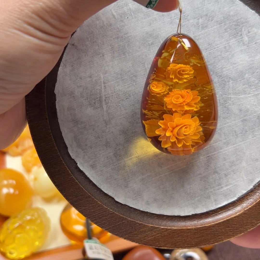 琥珀未镶嵌珠宝奇石